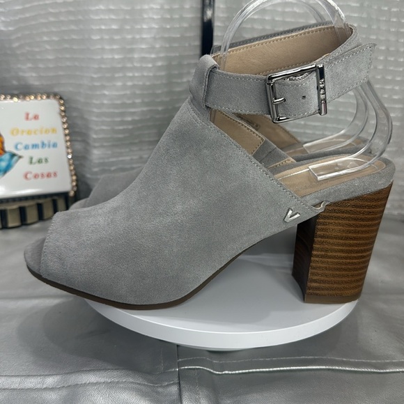 (E2) Vionic Perk Women's Kaia Light Grey Suede Peep Toe Platform Heel, Size 9 - Picture 3 of 15